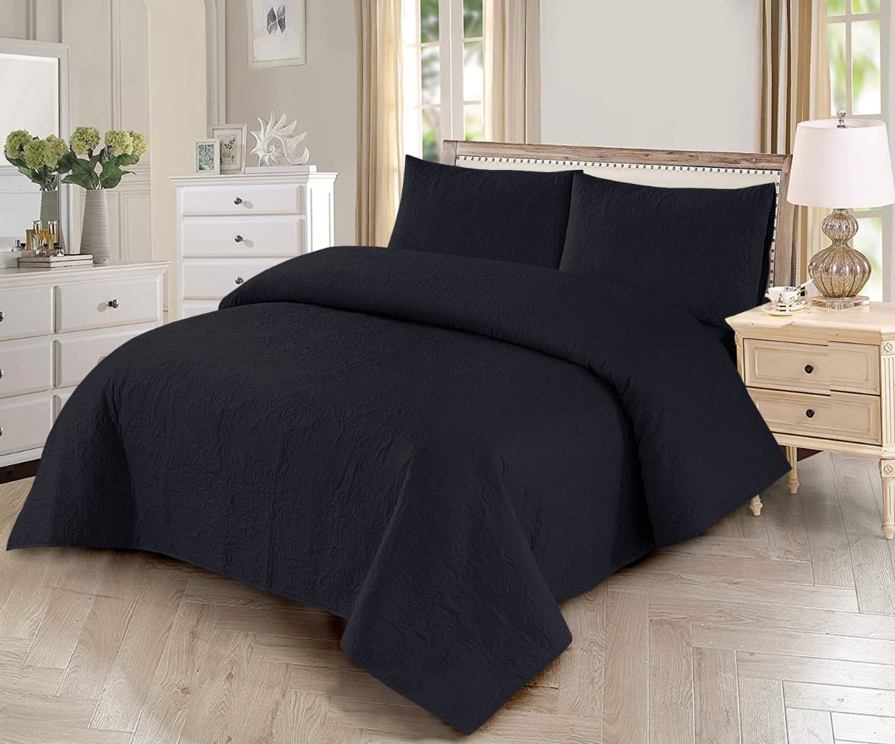 LUXURY BEDSPREAD_AND_PILLOW_in_BLACK
